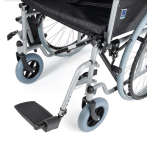 Mechanický invalidný vozík s odnímateľnými kolesami